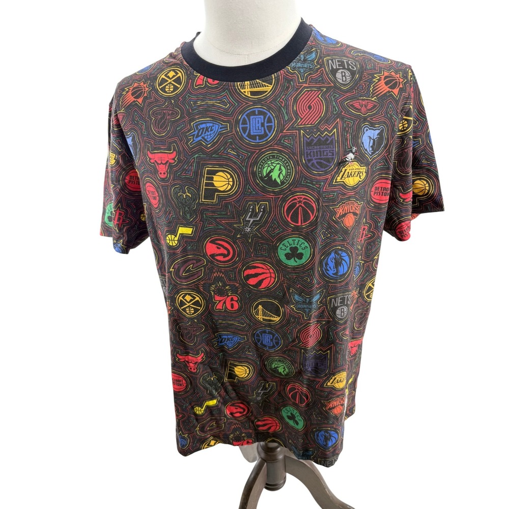 Staple x NBA Team Logo All Over Print Tee Shirt Mens Size Large NEW‎